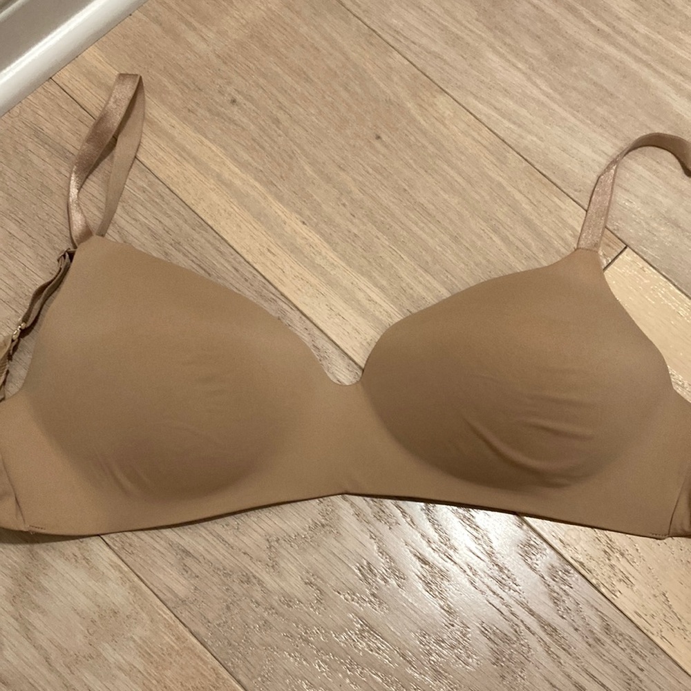 Victoria secret wireless bra size 38D
